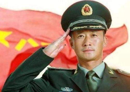 老外看明星军装视频,时尚与荣耀的完美融合